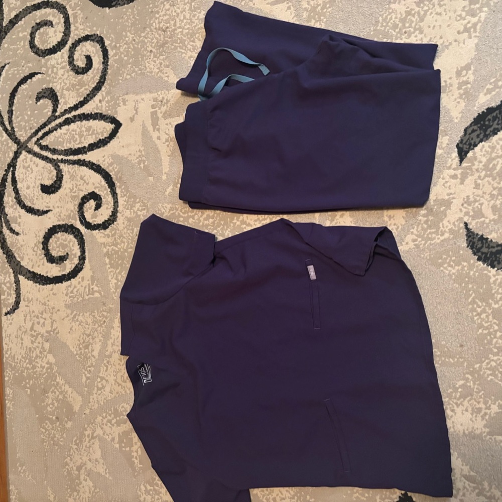 Figs Women's Scrub Set in Grape
